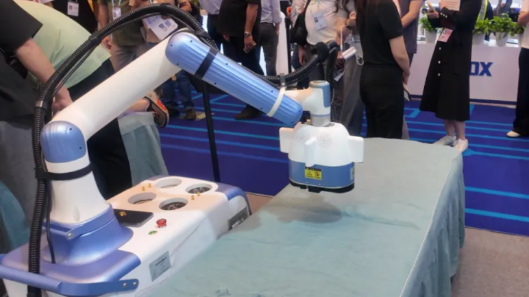 越疆CR30H協作機器人,協作機器人-傳統理療痛點重重，越疆理療按摩機器人Nova真能成為破局之鑰嗎？