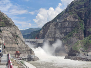 烏東德水電站右岸地下電站主廠房巖錨梁裂隙化學灌漿工程